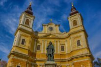 Bazilica Romano-Catolica si Statuia Sf Ladislau